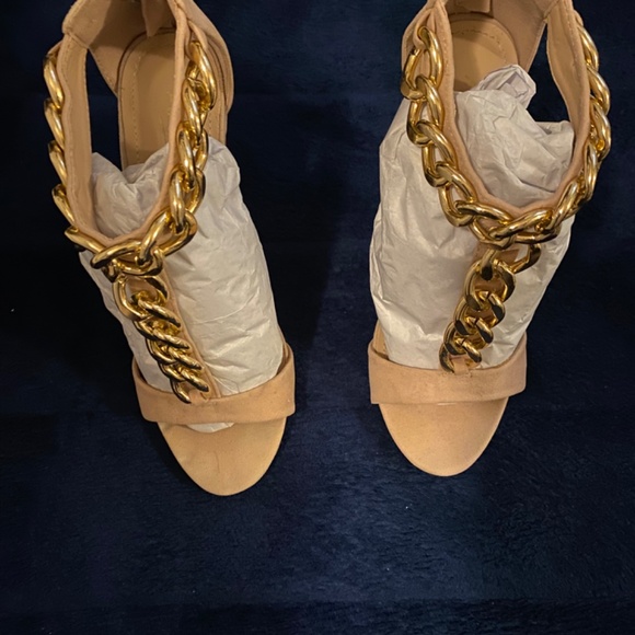 Heels - Picture 2 of 4